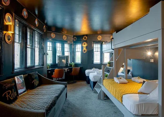 The Lombard House - Sleeps Up To 12
